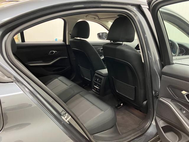 3シリーズ 320i 修復歴無し ワンオーナー車 車検整備付 コンフォートpkg 電動リアゲートキック開閉 純正ナビ 追従型クルコン 障害物センサー バックカメラ 純正16インチホイール LEDオートライト シートヒーター(45枚目)