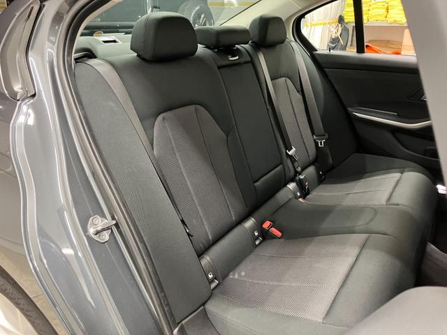 3シリーズ 320i 修復歴無し ワンオーナー車 車検整備付 コンフォートpkg 電動リアゲートキック開閉 純正ナビ 追従型クルコン 障害物センサー バックカメラ 純正16インチホイール LEDオートライト シートヒーター(46枚目)