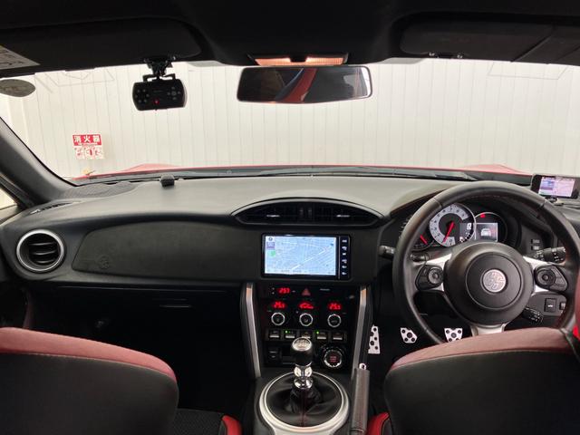 ８６ ＧＴリミテッド　修復歴無し　１２か月保証／点検整備付　ＴＲＤフルエアロ・マフラー・フィン　ＴＷＳ鍛造１８インチＴ６６－Ｆ　タナベダウンサス　ＨＫＳエアインテークダクト　キャタライザー　ＡＰＥＸｉインテーク　ブレンボ（12枚目）