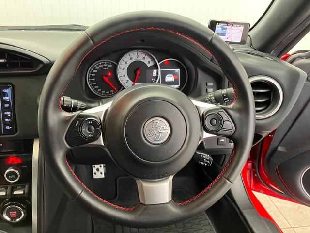 ８６ ＧＴリミテッド　修復歴無し　１２か月保証／点検整備付　ＴＲＤフルエアロ・マフラー・フィン　ＴＷＳ鍛造１８インチＴ６６－Ｆ　タナベダウンサス　ＨＫＳエアインテークダクト　キャタライザー　ＡＰＥＸｉインテーク　ブレンボ（13枚目）