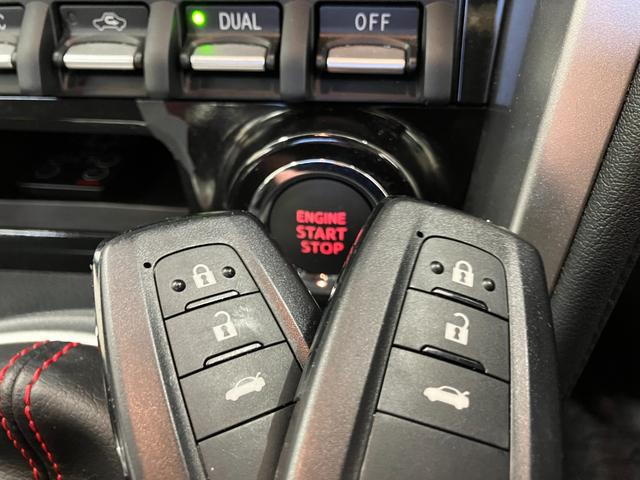 ８６ ＧＴリミテッド　修復歴無し　１２か月保証／点検整備付　ＴＲＤフルエアロ・マフラー・フィン　ＴＷＳ鍛造１８インチＴ６６－Ｆ　タナベダウンサス　ＨＫＳエアインテークダクト　キャタライザー　ＡＰＥＸｉインテーク　ブレンボ（14枚目）