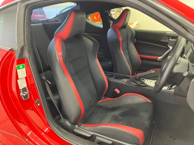 ８６ ＧＴリミテッド　修復歴無し　１２か月保証／点検整備付　ＴＲＤフルエアロ・マフラー・フィン　ＴＷＳ鍛造１８インチＴ６６－Ｆ　タナベダウンサス　ＨＫＳエアインテークダクト　キャタライザー　ＡＰＥＸｉインテーク　ブレンボ（36枚目）