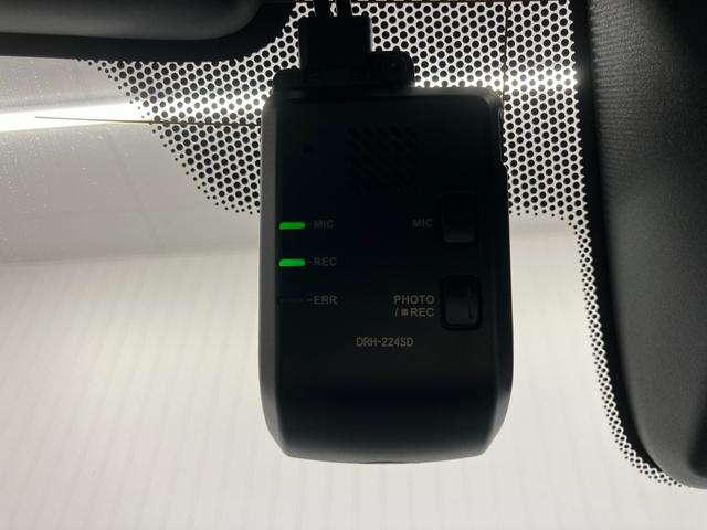 Ｎ－ＯＮＥ ＲＳ　修復歴無し　１２ヶ月保証・点検整備付　無限（フロント・サイドスポイラー　エキゾースト　シフトノブ　バイザー　フロア・ラゲッジマット）　ＢＬＩＴＺ（カーボンエアクリ　パワコン）　純正ナビ・１５インチＡＷ（10枚目）