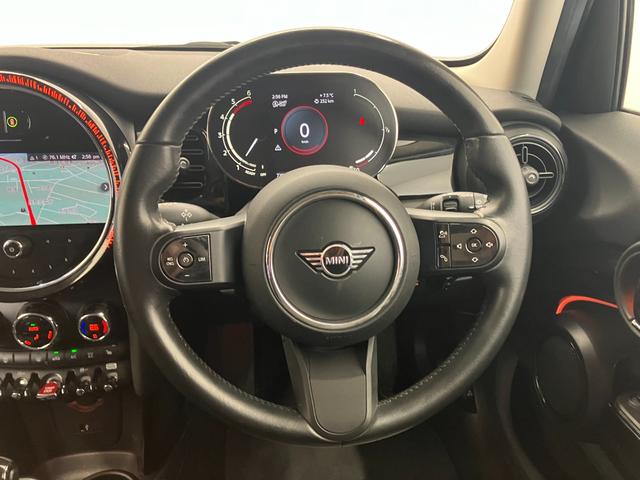 MINI クーパーD ツートンカラー ワンオーナー車 修復歴無し 12ヶ月点検整備付 6ヶ月保証 純正ナビ・16インチアルミ シートヒーター クルコン ETC バックカメラ Bluetooth 前後ドラレコ 障害物センサー(11枚目)