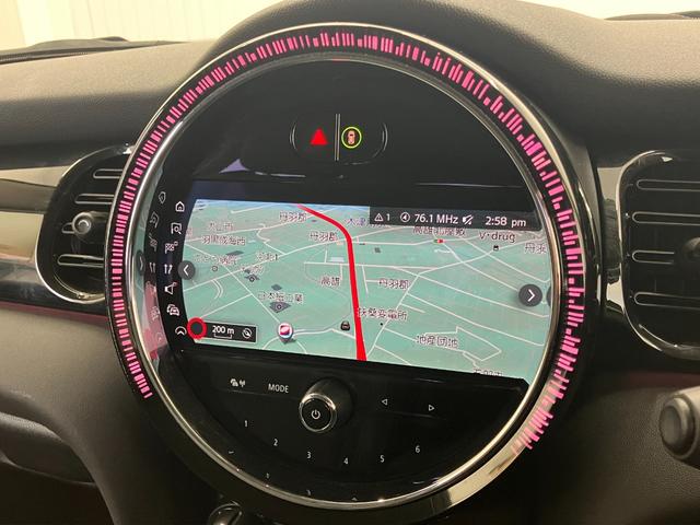 MINI クーパーD ツートンカラー ワンオーナー車 修復歴無し 12ヶ月点検整備付 6ヶ月保証 純正ナビ・16インチアルミ シートヒーター クルコン ETC バックカメラ Bluetooth 前後ドラレコ 障害物センサー(19枚目)