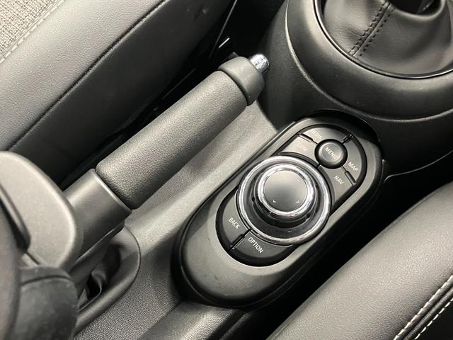 MINI クーパーD ツートンカラー ワンオーナー車 修復歴無し 12ヶ月点検整備付 6ヶ月保証 純正ナビ・16インチアルミ シートヒーター クルコン ETC バックカメラ Bluetooth 前後ドラレコ 障害物センサー(23枚目)