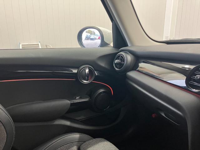 MINI クーパーD ツートンカラー ワンオーナー車 修復歴無し 12ヶ月点検整備付 6ヶ月保証 純正ナビ・16インチアルミ シートヒーター クルコン ETC バックカメラ Bluetooth 前後ドラレコ 障害物センサー(24枚目)