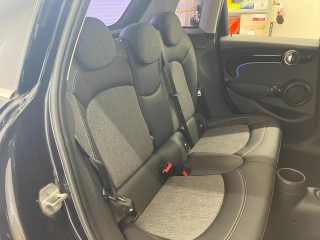MINI クーパーD ツートンカラー ワンオーナー車 修復歴無し 12ヶ月点検整備付 6ヶ月保証 純正ナビ・16インチアルミ シートヒーター クルコン ETC バックカメラ Bluetooth 前後ドラレコ 障害物センサー(42枚目)