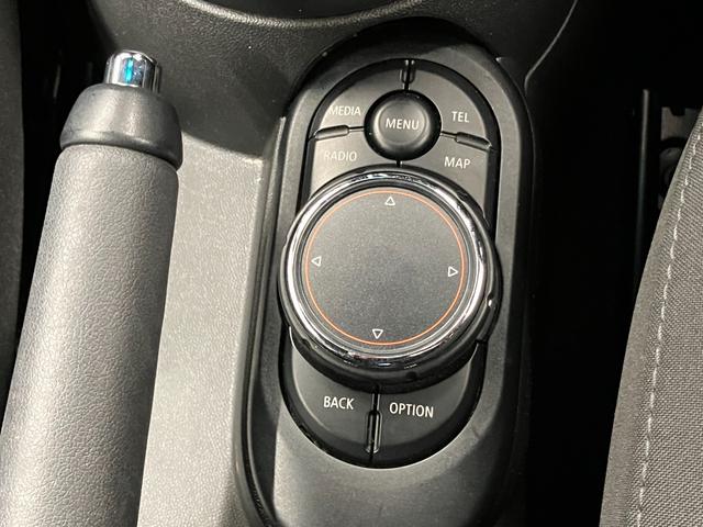 ���X�́A�����E���_�������H�@���q�h�b��荑���S�P�������R�E���R���ʂ֎ԂŖ�P�T���I