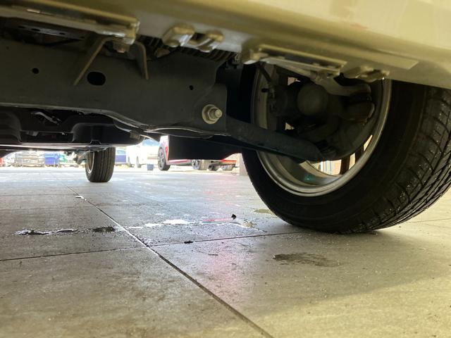 ハイゼットカーゴ デッキバンＧ　レンタカーアップ　２ＷＤ／ＭＴ車両　修復歴無　車検整備付　１２ヶ月保証　メモリナビ　バックカメラ　Ｂｌｕｅｔｏｏｔｈ　ＥＴＣ　ＬＥＤヘッドライト　フォグランプ　純正１４インチアルミ　キーレス（56枚目）