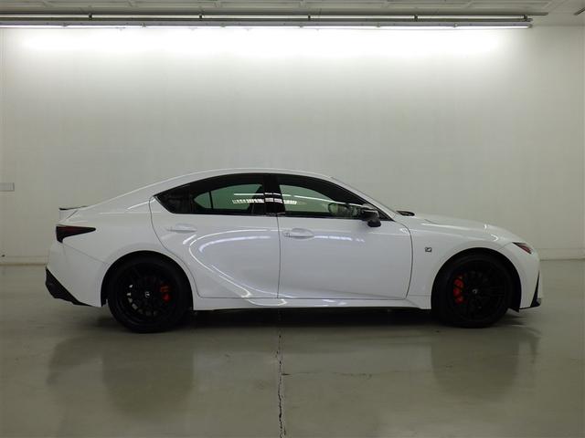 ＬＥＸＵＳの中古車＝認定中古車ではありません。ＬＥＸＵＳが定めた厳格な認定基準である、初度登録から７年以内、かつ走行距離１０万ｋｍ以内のＬＥＸＵＳ車のみを扱っています。