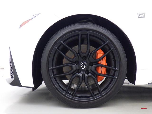 【レクサスオーナーズカード】ＬＥＸＵＳオーナーの証となるオリジナルカード。全国のレクサス販売店でカードをご提示いただければ、スムーズな受付と点検や整備の履歴を活用した最適なメンテナンスを行います。