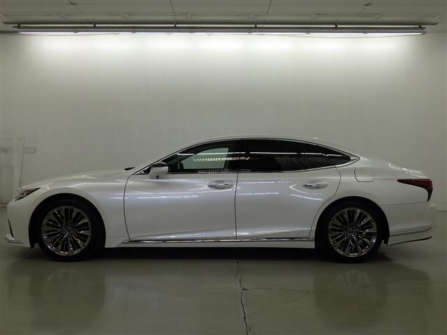 ＬＳ ＬＳ５００　Ｉパッケージ　レクサス認定中古車ＣＰＯ　２０インチアルミホイール　ムーンルーフ　本革（ドアトリム：ファブリック）／ホワイト／アッシュ（オープンフィニッシュ／墨ブラック）　フロアマット（純正）　ドライブレコーダー（6枚目）
