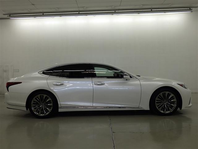 ＬＳ ＬＳ５００　Ｉパッケージ　レクサス認定中古車ＣＰＯ　２０インチアルミホイール　ムーンルーフ　本革（ドアトリム：ファブリック）／ホワイト／アッシュ（オープンフィニッシュ／墨ブラック）　フロアマット（純正）　ドライブレコーダー（7枚目）