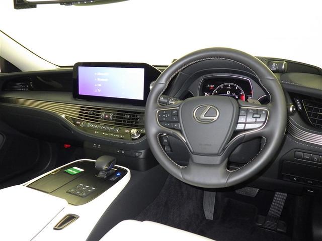 ＬＳ ＬＳ５００　Ｉパッケージ　レクサス認定中古車ＣＰＯ　２０インチアルミホイール　ムーンルーフ　本革（ドアトリム：ファブリック）／ホワイト／アッシュ（オープンフィニッシュ／墨ブラック）　フロアマット（純正）　ドライブレコーダー（9枚目）
