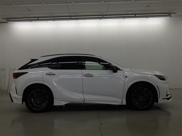 ＲＸ ＲＸ５００ｈ　Ｆスポーツパフォーマンス　レクサス認定中古車ＣＰＯ　２１インチアルミホイール　ルーフレール　パノラマルーフ　輻射ヒーター　フロアマット有　ナンバーフレーム　ドライブレコーダー（純正）　社外レーダー有（7枚目）