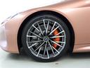 【レクサスオーナーズカード】LEXUSオーナーの証となるオリジナルカード。全国のレクサス販売店でカードをご提示いただければ、スムーズな受付と点検や整備の履歴を活用した最適なメンテナンスを行います。