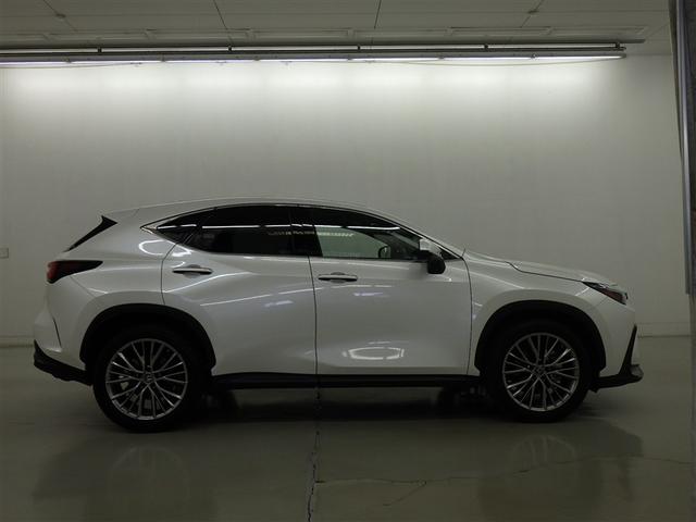 ＮＸ ＮＸ３５０ｈ　バージョンＬ　レクサス認定中古車ＣＰＯ　２０インチアルミホイール　パーキングサポートブレーキ　パノラミックビューモニター　おくだけ充電　フロアマット（純正）　ナンバーフレーム　ドライブレコーダー（純正）（7枚目）