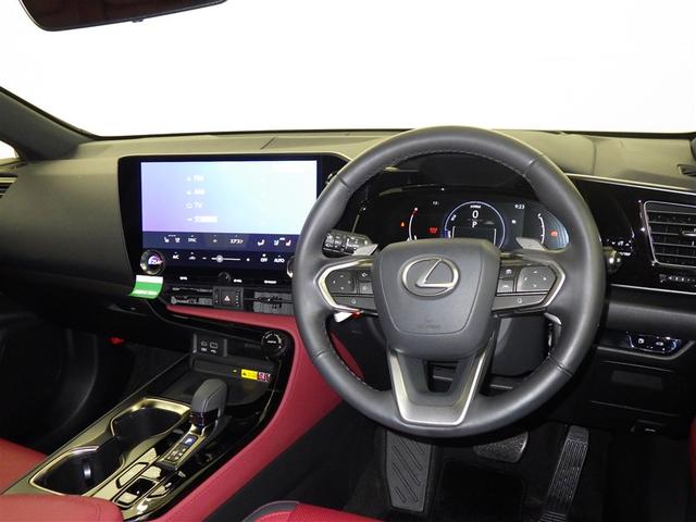 ＮＸ ＮＸ３５０ｈ　バージョンＬ　レクサス認定中古車ＣＰＯ　２０インチアルミホイール　パーキングサポートブレーキ　パノラミックビューモニター　おくだけ充電　フロアマット（純正）　ナンバーフレーム　ドライブレコーダー（純正）（9枚目）