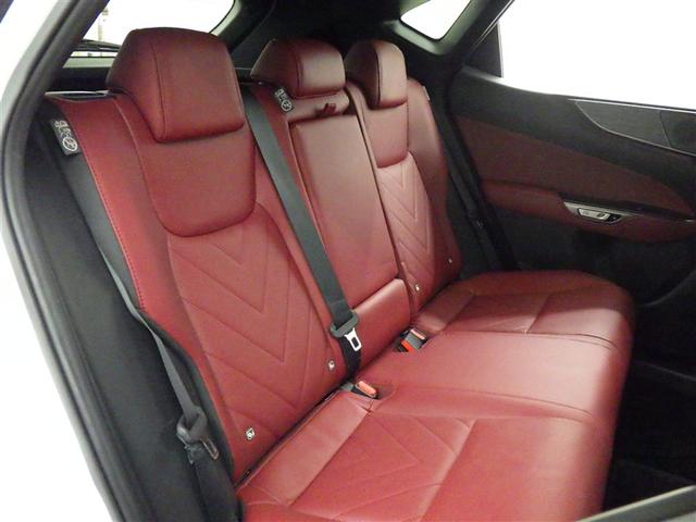 ＮＸ ＮＸ３５０ｈ　バージョンＬ　レクサス認定中古車ＣＰＯ　２０インチアルミホイール　パーキングサポートブレーキ　パノラミックビューモニター　おくだけ充電　フロアマット（純正）　ナンバーフレーム　ドライブレコーダー（純正）（19枚目）