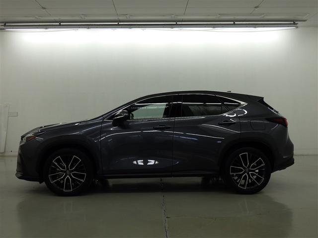 ＮＸ ＮＸ４５０ｈ＋　バージョンＬ　レクサス認定中古車ＣＰＯ　パーキングサポートブレーキ　デジタルキー　デジタルインナーミラー　おくだけ充電　ムーンルーフ　Ａｄｖａｎｃｅｄ　Ｐａｒｋ　フロアマット（純正）　ナンバーフレーム（6枚目）