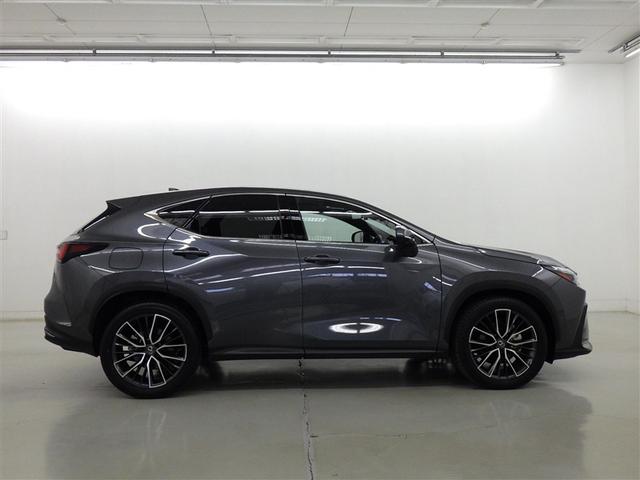 ＮＸ ＮＸ４５０ｈ＋　バージョンＬ　レクサス認定中古車ＣＰＯ　パーキングサポートブレーキ　デジタルキー　デジタルインナーミラー　おくだけ充電　ムーンルーフ　Ａｄｖａｎｃｅｄ　Ｐａｒｋ　フロアマット（純正）　ナンバーフレーム（7枚目）
