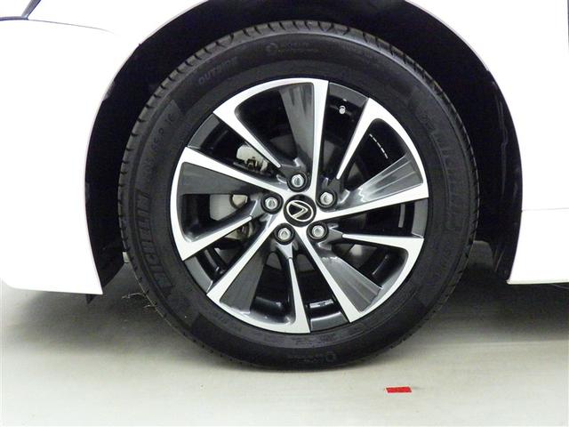 【レクサスオーナーズカード】ＬＥＸＵＳオーナーの証となるオリジナルカード。全国のレクサス販売店でカードをご提示いただければ、スムーズな受付と点検や整備の履歴を活用した最適なメンテナンスを行います。