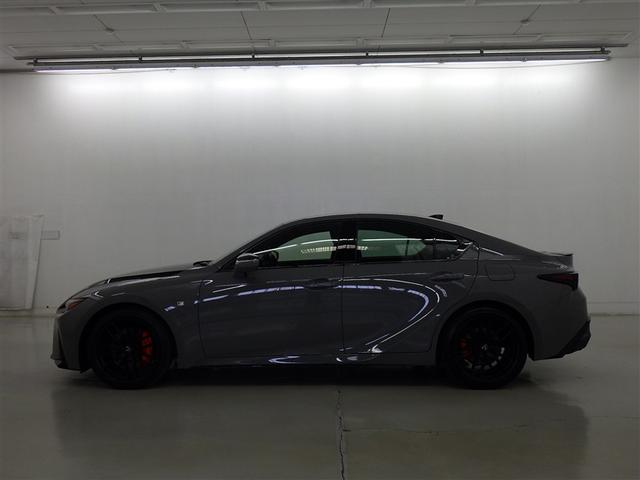 ＩＳ ＩＳ３００　ＦスポーツモードブラックＩＩＩ　レクサス認定中古車ＣＰＯ　パンク修理キット（スペアタイヤレス）　パノラミックビューモニター　Ｆ専用オレンジブレーキキャリパー　フロアマット（純正）　ナンバーフレーム　ドライブレコーダー（純正／前後）（6枚目）