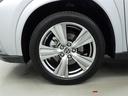 【レクサスオーナーズカード】LEXUSオーナーの証となるオリジナルカード。全国のレクサス販売店でカードをご提示いただければ、スムーズな受付と点検や整備の履歴を活用した最適なメンテナンスを行います。