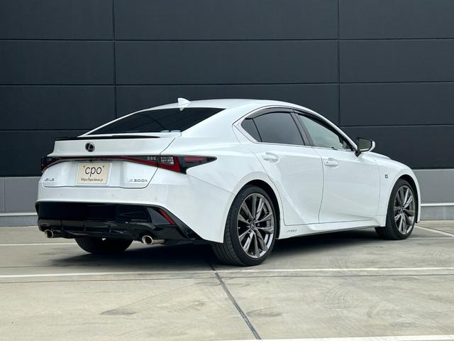 IS IS300h Fスポーツ レクサス認定中古車CPO 後席サイドエアバッグ ムーンルーフ フルLEDヘッドランプ パノラミックビューモニター フロアマット(純正) サイドバイザー ナンバーフレーム ドライブレコーダー(8枚目)