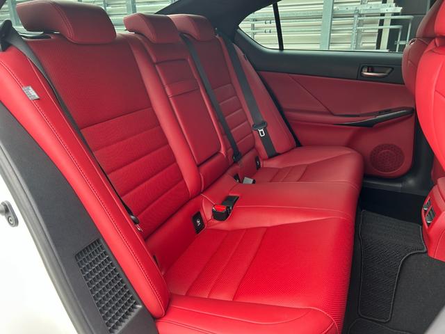 IS IS300h Fスポーツ レクサス認定中古車CPO 後席サイドエアバッグ ムーンルーフ フルLEDヘッドランプ パノラミックビューモニター フロアマット(純正) サイドバイザー ナンバーフレーム ドライブレコーダー(16枚目)