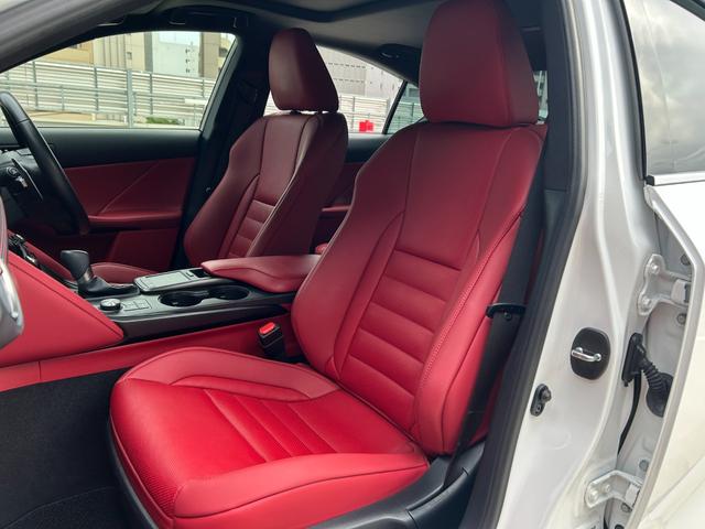 IS IS300h Fスポーツ レクサス認定中古車CPO 後席サイドエアバッグ ムーンルーフ フルLEDヘッドランプ パノラミックビューモニター フロアマット(純正) サイドバイザー ナンバーフレーム ドライブレコーダー(17枚目)