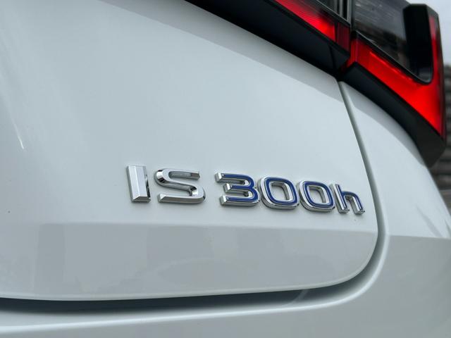 IS IS300h Fスポーツ レクサス認定中古車CPO 後席サイドエアバッグ ムーンルーフ フルLEDヘッドランプ パノラミックビューモニター フロアマット(純正) サイドバイザー ナンバーフレーム ドライブレコーダー(30枚目)