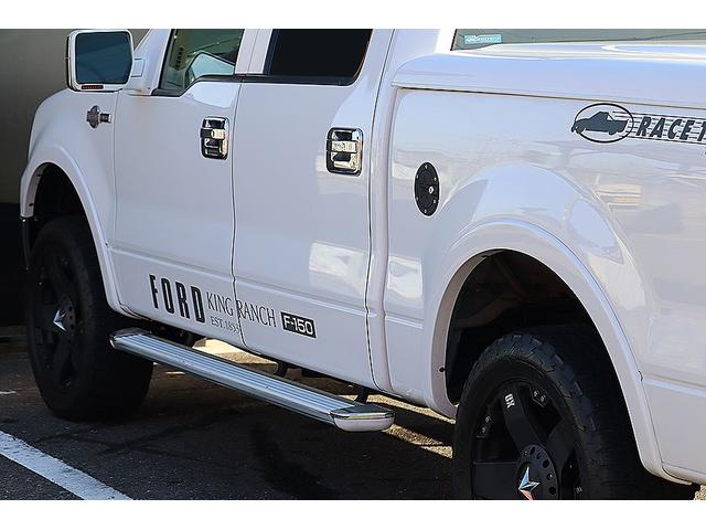 Ｆ－１５０ キングランチ　１ナンバー登録車　タイアップモデル　スーパークルーキャブ　ＫＭＣロックスター２０インチＡＷ　キングランチ専用インテリア　マグナフローデュアルサイドエキゾースト　Ｗｅｓｔｉｎブルバー　サンルーフ　ＥＴＣ（16枚目）