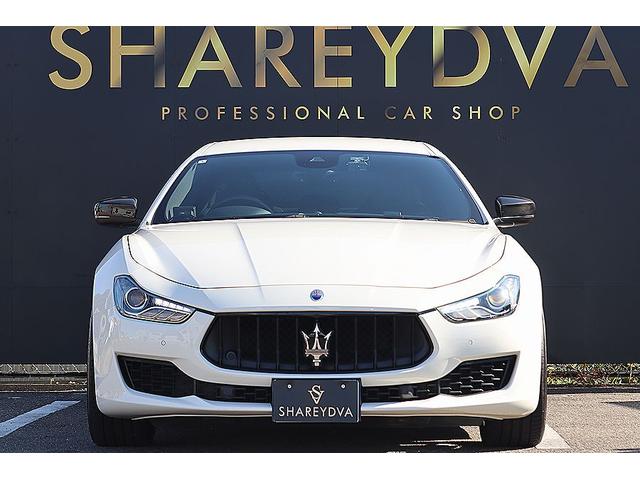 ギブリ ベースグレード　限定車スカテナート　ブルーブレーキキャリパー　２１インチＦｏｒｇｅｄアルミ　カーボントランクスポイラー・ドアミラー・グリル　車高調　シートヒーター　ピアノブラックトリム　ＡｐｐｌｅＣａｒＰｌａｙ（4枚目）