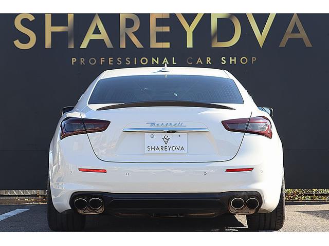 ギブリ ベースグレード　限定車スカテナート　ブルーブレーキキャリパー　２１インチＦｏｒｇｅｄアルミ　カーボントランクスポイラー・ドアミラー・グリル　車高調　シートヒーター　ピアノブラックトリム　ＡｐｐｌｅＣａｒＰｌａｙ（5枚目）