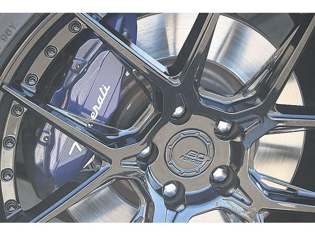 ギブリ ベースグレード　限定車スカテナート　ブルーブレーキキャリパー　２１インチＦｏｒｇｅｄアルミ　カーボントランクスポイラー・ドアミラー・グリル　車高調　シートヒーター　ピアノブラックトリム　ＡｐｐｌｅＣａｒＰｌａｙ（7枚目）