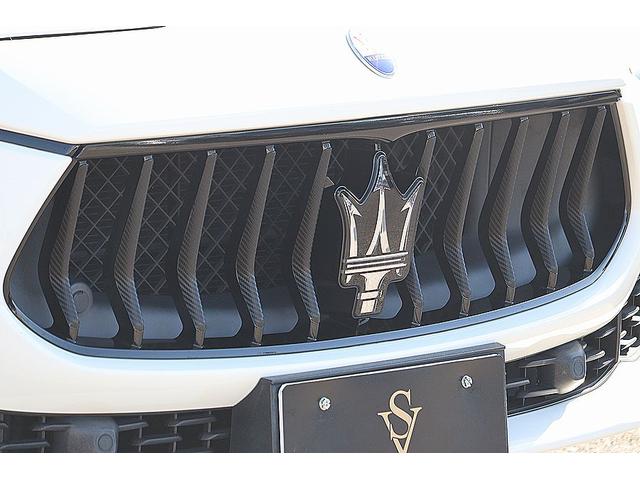 ギブリ ベースグレード　限定車スカテナート　ブルーブレーキキャリパー　２１インチＦｏｒｇｅｄアルミ　カーボントランクスポイラー・ドアミラー・グリル　車高調　シートヒーター　ピアノブラックトリム　ＡｐｐｌｅＣａｒＰｌａｙ（8枚目）