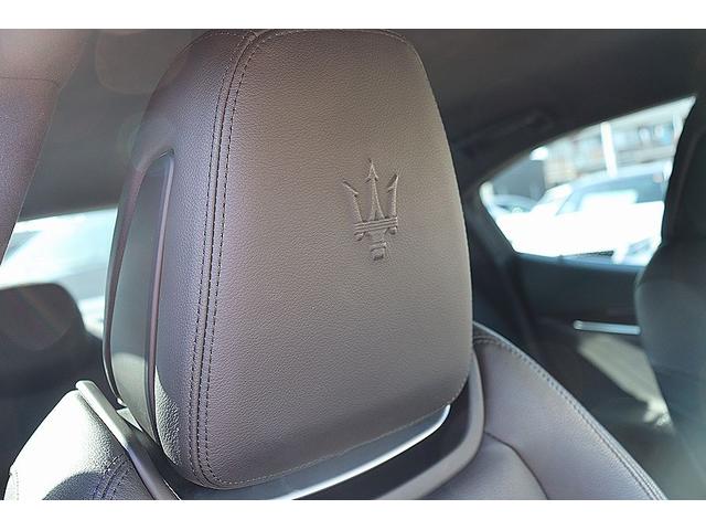 ギブリ ベースグレード　限定車スカテナート　ブルーブレーキキャリパー　２１インチＦｏｒｇｅｄアルミ　カーボントランクスポイラー・ドアミラー・グリル　車高調　シートヒーター　ピアノブラックトリム　ＡｐｐｌｅＣａｒＰｌａｙ（9枚目）