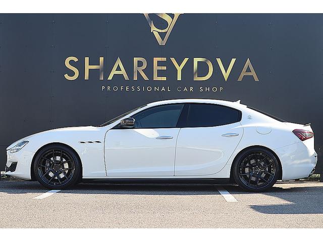 ギブリ ベースグレード　限定車スカテナート　ブルーブレーキキャリパー　２１インチＦｏｒｇｅｄアルミ　カーボントランクスポイラー・ドアミラー・グリル　車高調　シートヒーター　ピアノブラックトリム　ＡｐｐｌｅＣａｒＰｌａｙ（11枚目）