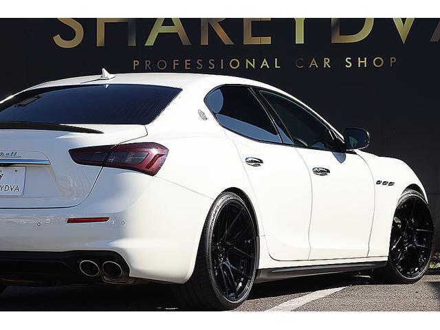 ギブリ ベースグレード　限定車スカテナート　ブルーブレーキキャリパー　２１インチＦｏｒｇｅｄアルミ　カーボントランクスポイラー・ドアミラー・グリル　車高調　シートヒーター　ピアノブラックトリム　ＡｐｐｌｅＣａｒＰｌａｙ（19枚目）