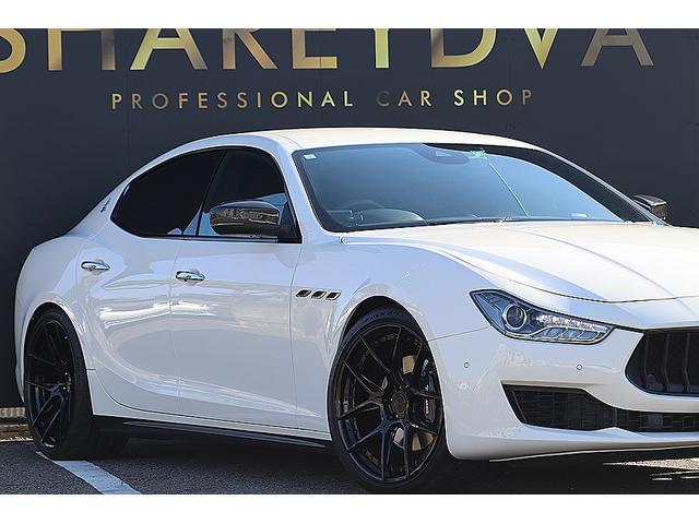 ギブリ ベースグレード　限定車スカテナート　ブルーブレーキキャリパー　２１インチＦｏｒｇｅｄアルミ　カーボントランクスポイラー・ドアミラー・グリル　車高調　シートヒーター　ピアノブラックトリム　ＡｐｐｌｅＣａｒＰｌａｙ（22枚目）