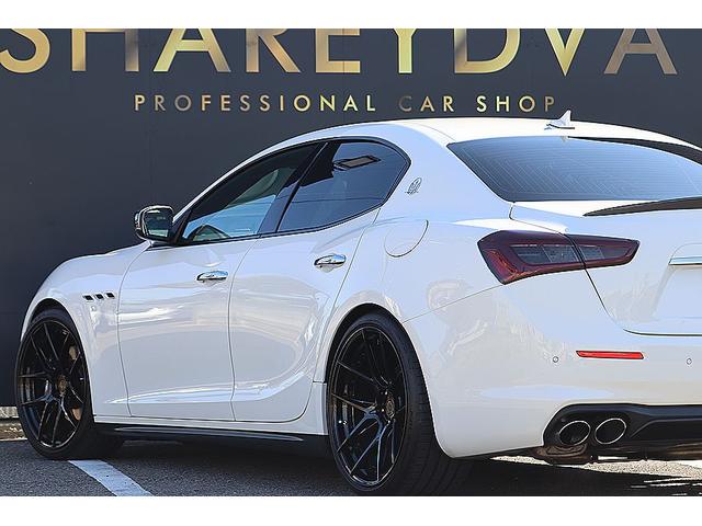 ギブリ ベースグレード　限定車スカテナート　ブルーブレーキキャリパー　２１インチＦｏｒｇｅｄアルミ　カーボントランクスポイラー・ドアミラー・グリル　車高調　シートヒーター　ピアノブラックトリム　ＡｐｐｌｅＣａｒＰｌａｙ（23枚目）