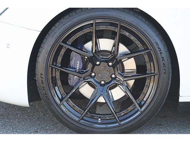 ギブリ ベースグレード　限定車スカテナート　ブルーブレーキキャリパー　２１インチＦｏｒｇｅｄアルミ　カーボントランクスポイラー・ドアミラー・グリル　車高調　シートヒーター　ピアノブラックトリム　ＡｐｐｌｅＣａｒＰｌａｙ（24枚目）