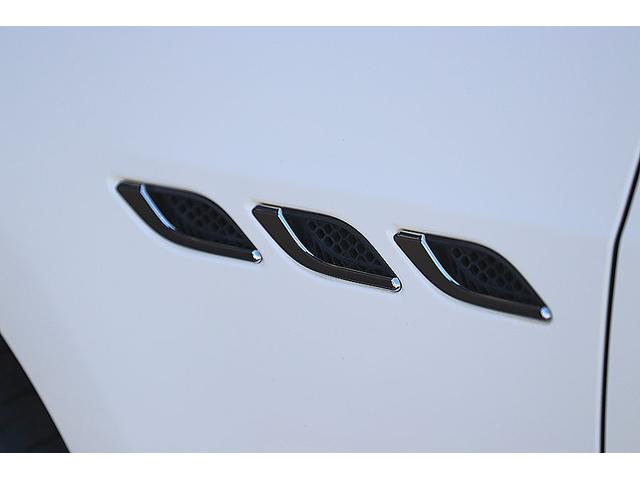 ギブリ ベースグレード　限定車スカテナート　ブルーブレーキキャリパー　２１インチＦｏｒｇｅｄアルミ　カーボントランクスポイラー・ドアミラー・グリル　車高調　シートヒーター　ピアノブラックトリム　ＡｐｐｌｅＣａｒＰｌａｙ（30枚目）