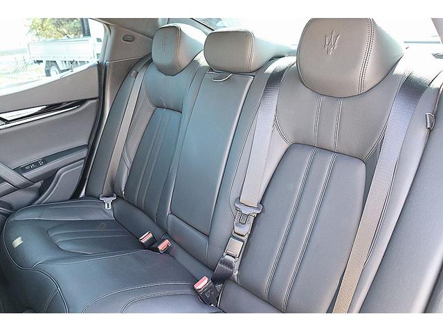 ギブリ ベースグレード　限定車スカテナート　ブルーブレーキキャリパー　２１インチＦｏｒｇｅｄアルミ　カーボントランクスポイラー・ドアミラー・グリル　車高調　シートヒーター　ピアノブラックトリム　ＡｐｐｌｅＣａｒＰｌａｙ（56枚目）