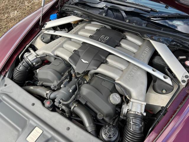 ＤＢ９ クーペ　点検記録簿付き　ディーラー車　２ドア　クーペ　５．９Ｌ　Ｖ１２ＤＯＨＣエンジン　タッチトロニック　ＡＴ　４人乗り　後輪駆動　レザーシート　純正ホイール　ＥＴＣ　シートリペア、天張り交換済み！（19枚目）