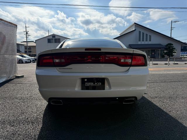 ダッジ・チャージャー SE 3.6 左ハンドル 20011yモデル 管理ユーザー買取 革シート張り替 スマートキー プッシュスタート SRT専用20インチAW BluetoothETCパワーシートBパッド交換ボディー撥水施行済み(3枚目)