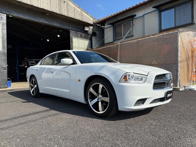 ダッジ・チャージャー SE 3.6 左ハンドル 20011yモデル 管理ユーザー買取 革シート張り替 スマートキー プッシュスタート SRT専用20インチAW BluetoothETCパワーシートBパッド交換ボディー撥水施行済み(6枚目)