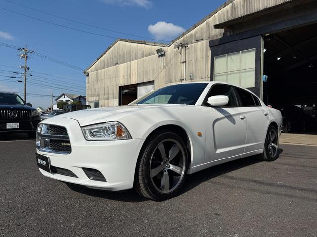 ダッジ・チャージャー SE 3.6 左ハンドル 20011yモデル 管理ユーザー買取 革シート張り替 スマートキー プッシュスタート SRT専用20インチAW BluetoothETCパワーシートBパッド交換ボディー撥水施行済み(7枚目)